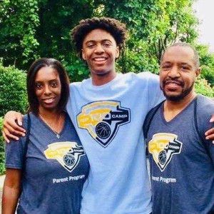 壹号娱乐正版APP-费城新星马克西成长录：老爸当他篮球领路人