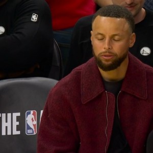 壹号娱乐下载-不想理你！华子飚中三分找库里互动 库里闭上眼睛摇摇头😂